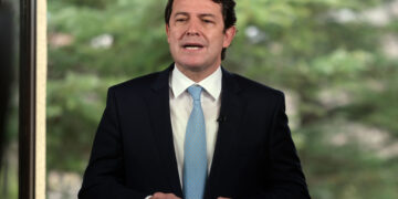 El presidente de la Junta recuerda a los que no están en su mensaje de fin de año