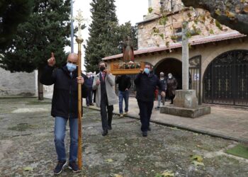 La procesión de Santa Bárbara y el homenaje a las dos personas de más edad del municipio centran el día grande de las fiestas