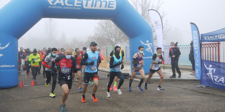 Compromiso y fidelidad de los atletas en la cuarta carrera de los ‘Kilómetros Solidarios’ a favor de Cruz Roja