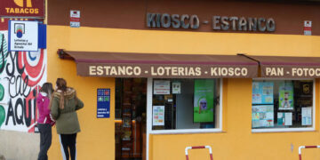 Una adminstración de la estación madrileña de Atocha vende el 86148, el ‘Gordo’ de la Lotería de Navidad