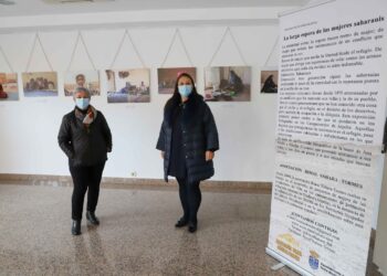 El día a día de las mujeres saharauis a través de las fotografías de Ana Valiño y Khadja Elissaoui