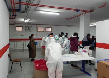 Vuelven las colas al punto covid para afrontar las reuniones de Nochevieja