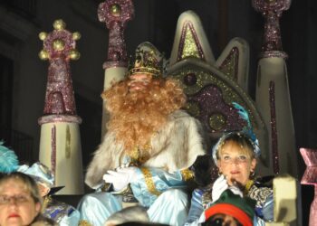 Entrega de invitaciones para acudir a la recepción de los Reyes Magos
