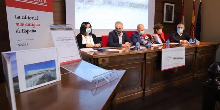 La Universidad presenta el libro ‘Nuevos espacios para nuevos retos’