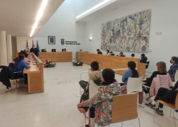 Los alumnos del Martín Gaite visitan el Ayuntamiento con motivo del Día de la Constitución