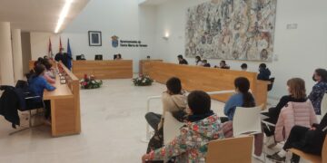 Los alumnos del Martín Gaite visitan el Ayuntamiento con motivo del Día de la Constitución