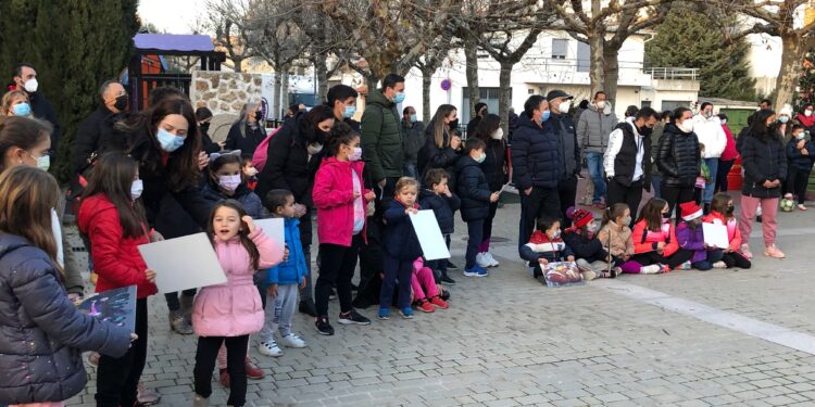Los vecinos de Aldeaseca disfrutan de la última Fiesta de la Castaña del otoño con la degustación de 300 raciones