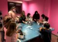 Los niños aprenden la tradición hortícola del municipio con la creación de su huerto urbano ecológico