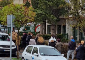 Test de antígenos sin cita previa a personas con síntomas en el garaje del SUAP habilitado como punto de refuerzo de detección covid