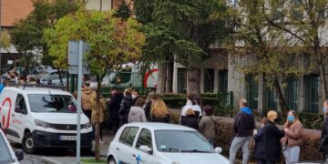 Test de antígenos sin cita previa a personas con síntomas en el garaje del SUAP habilitado como punto de refuerzo de detección covid