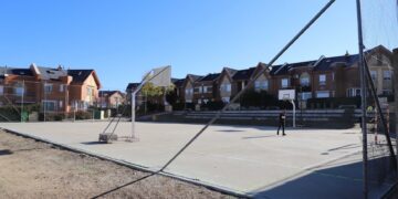 El Ayuntamiento estudia ejecutar una pista deportiva cerrada en ‘El Salinar’ tras rescindir el contrato a la empresa adjudicataria del cerramiento de la pista de Piedra Dorada