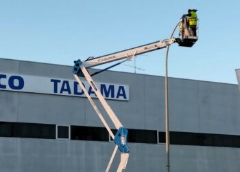 El polígono industrial estrena la primera iluminación led con 110 luminarias que reducirán el consumo energético al 80%