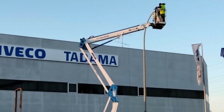 El polígono industrial estrena la primera iluminación led con 110 luminarias que reducirán el consumo energético al 80%