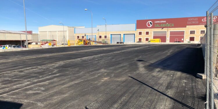 Las 90 plazas del nuevo aparcamiento del polígono industrial podrán utilizarse antes de final de año