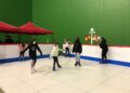Patinar sobre hielo, la nueva atracción navideña para toda la familia