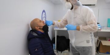 La primera jornada de cribado masivo arroja casi el 30% de positivos