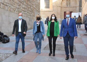 Arrimadas anima a castigar la «canallada» y tacha de «cantamañanas» al PP que «lleva 35 años gobernando haciendo lo que le da gana»