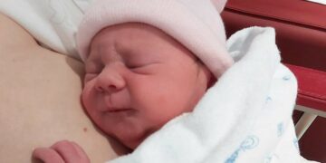 Elba, el último bebé de 2021, y Santiago el primero del nuevo año