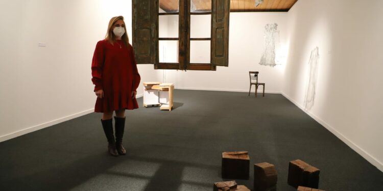 Luz Iglesias presenta la expo ‘Adentros – Nada surge de la nada-‘