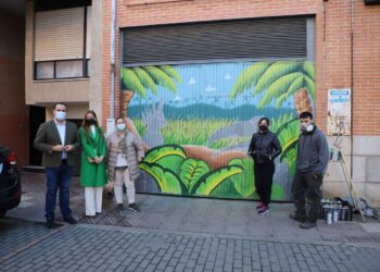 Comienza el I Concurso de Grafitis ‘Santam’ARTE’ con la decoración de siete puertas de garaje en tres céntricas calles del municipio