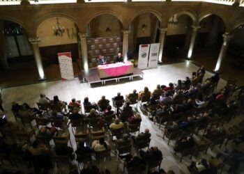 Ponencia y ofrenda floral para recordar la figura de Julio Robles