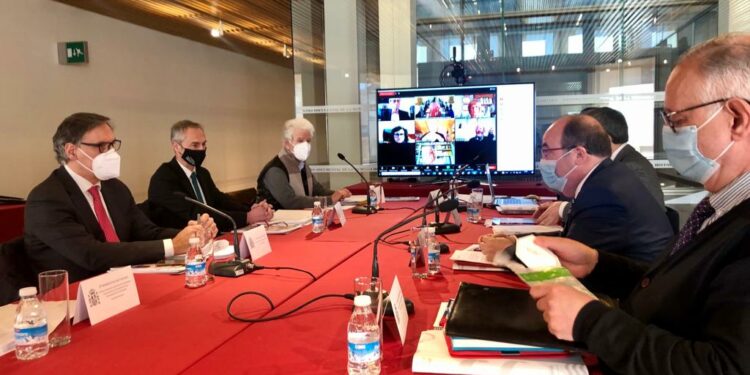 García Carbayo exige a Iceta el cumplimiento de las sentencias del Tribunal Constitucional y Tribunal Supremo y la devolución de documentos por parte de Cataluña