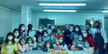 Los niños de ASPAS se ponen ‘manos a la masa’ en la Escuela de Hostelería