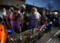 Los Reyes Magos adelantan su llegada y llenan de ilusión las calles de Monterrubio