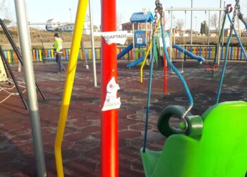 Destrozan por segunda vez los pictogramas colocados en el parque para facilitar la comunicación a los niños con autismo