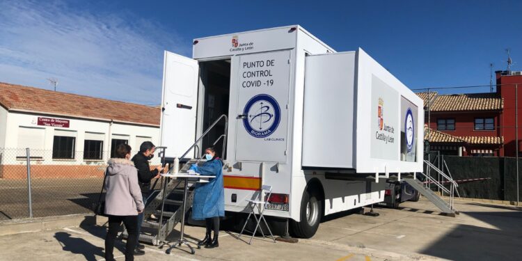 La jornada de cribado concluye con el 27% de positivos en Cabrerizos y el 22% en Villamayor