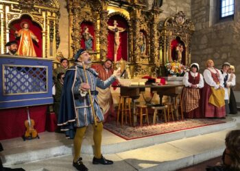 El teatro homenaje a Antonio de Nebrija pone el broche de oro a las fiestas de San Vicente