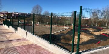 El vallado y la señalización concluyen las obras de la novedosa pista de pump truck