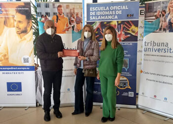 La Universidad entrega a Cáritas los 3.402 euros recaudados en el Mercadillo Solidario de Navidad