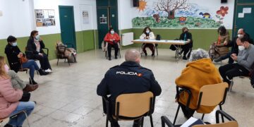 La subdelegada del Gobierno escucha las demandas de los vecinos de Pizarrales-El Carmen y el Barrio Blanco