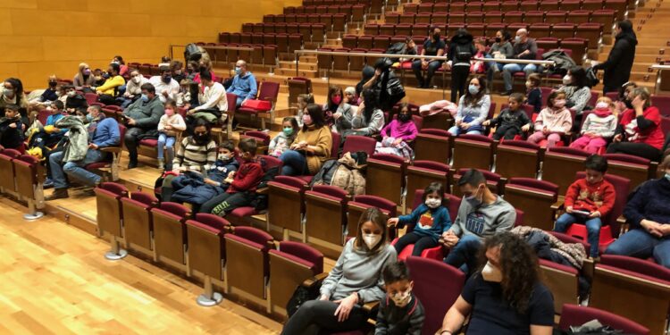 Los más pequeños disfrutarán de una docena de sesiones de teatro y animación a la lectura este trimestre