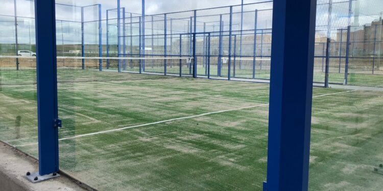 Concluye la reconstrucción de las pistas de pádel municipales
