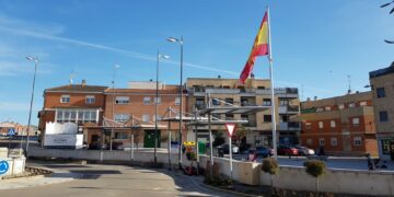 Los vecinos disfrutarán de sombra con las nuevas pérgolas de la plaza de La Fuente