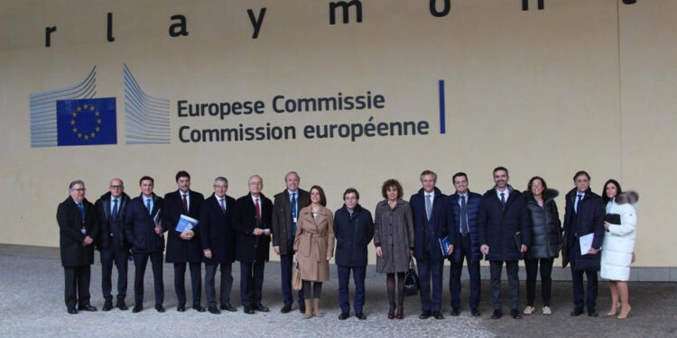 García Carbayo acude a Bruselas para pedir un criterio justo y objetivo en el reparto de los fondos europeos