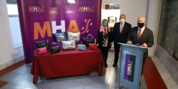 El Museo de Historia de la Automoción y la firma BY IMELDA presentan una colección de 25 bolsos inspirada en modelos emblemáticos