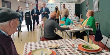 El programa ‘Comedor Social y Producción Km 0’, destinado a personas mayores, permite la formación de 16 personas en jardinería y hostelería