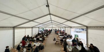 El Ayuntamiento reparte 1.200 raciones ‘solidarias’ de chichas con huevos