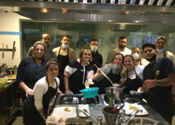 La Escuela de Hostelería de Santa Marta enseña los productos y técnicas culinarias a alumnos de Uruguay