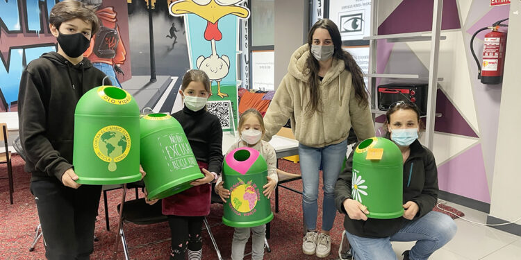 El Centro Joven entrega los premios del concurso ‘Busca a Pollo por Carbajosa’