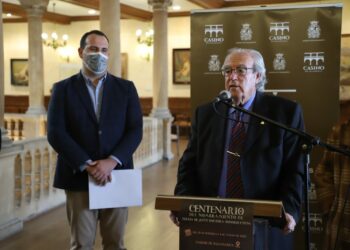 Libros, esculturas, dibujos y fotografías en la exposición del ‘Centenario del nombramiento de Teresa de Jesús Honoris Causa’