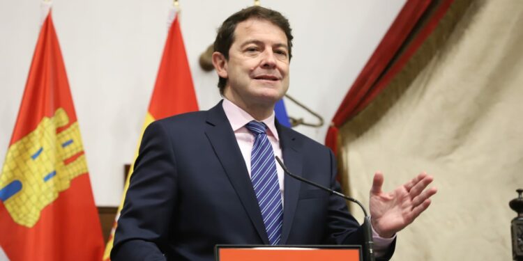 Mañueco defiende el diálogo para lograr un gobierno «sólido, estable y en solitario»