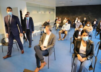 El consejero de Presidencia destaca la labor realizada por 30 efectivos de la Delegación Territorial durante la jornada electoral del 13F en la provincia