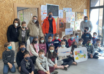 Los niños recogen 500 kilos de material para enviar a los afectados del volcán de La Palma