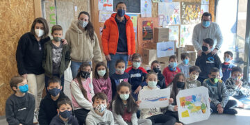 Los niños recogen 500 kilos de material para enviar a los afectados del volcán de La Palma