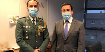 El delegado territorial da la bievenida al nuevo jefe de la Guardia Civil