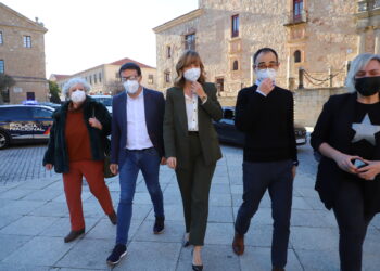 Pilar Alegría: «Más de 45.000 jóvenes de esta tierra se beneficiarán de una beca otorgada por el Gobierno»